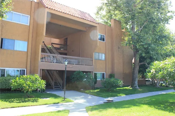 $2,200 | 6600 Warner Avenue, Unit 180, Huntington Beach, CA 92647