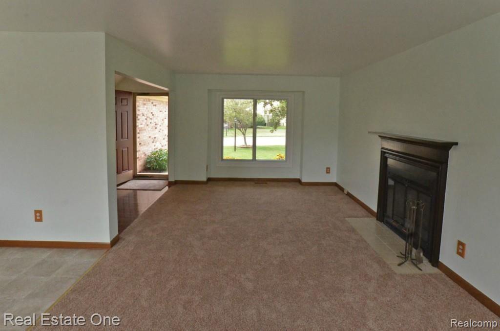 364 Huntington Court Rochester Hills, MI 48307 - Photo 7 of 25