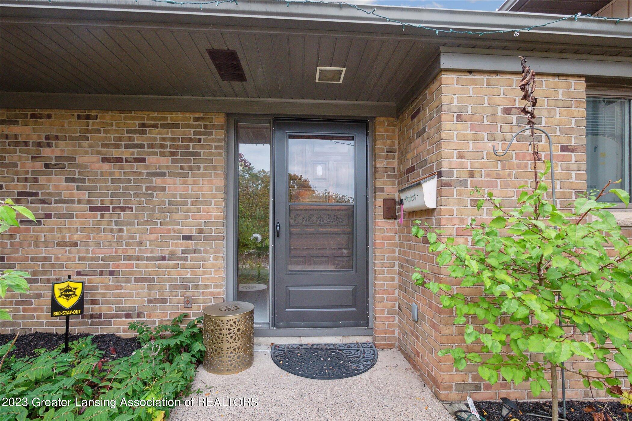 1414 Wellington Road Lansing, MI 48910 - Photo 8 of 61 08-1414-Wellington-Rd-Lansing-MI-48910-W