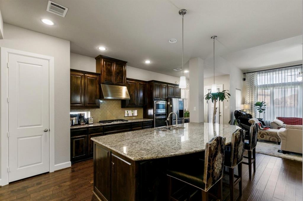 7940 Southfork Bend Irving, TX 75063 - Photo 7 of 30