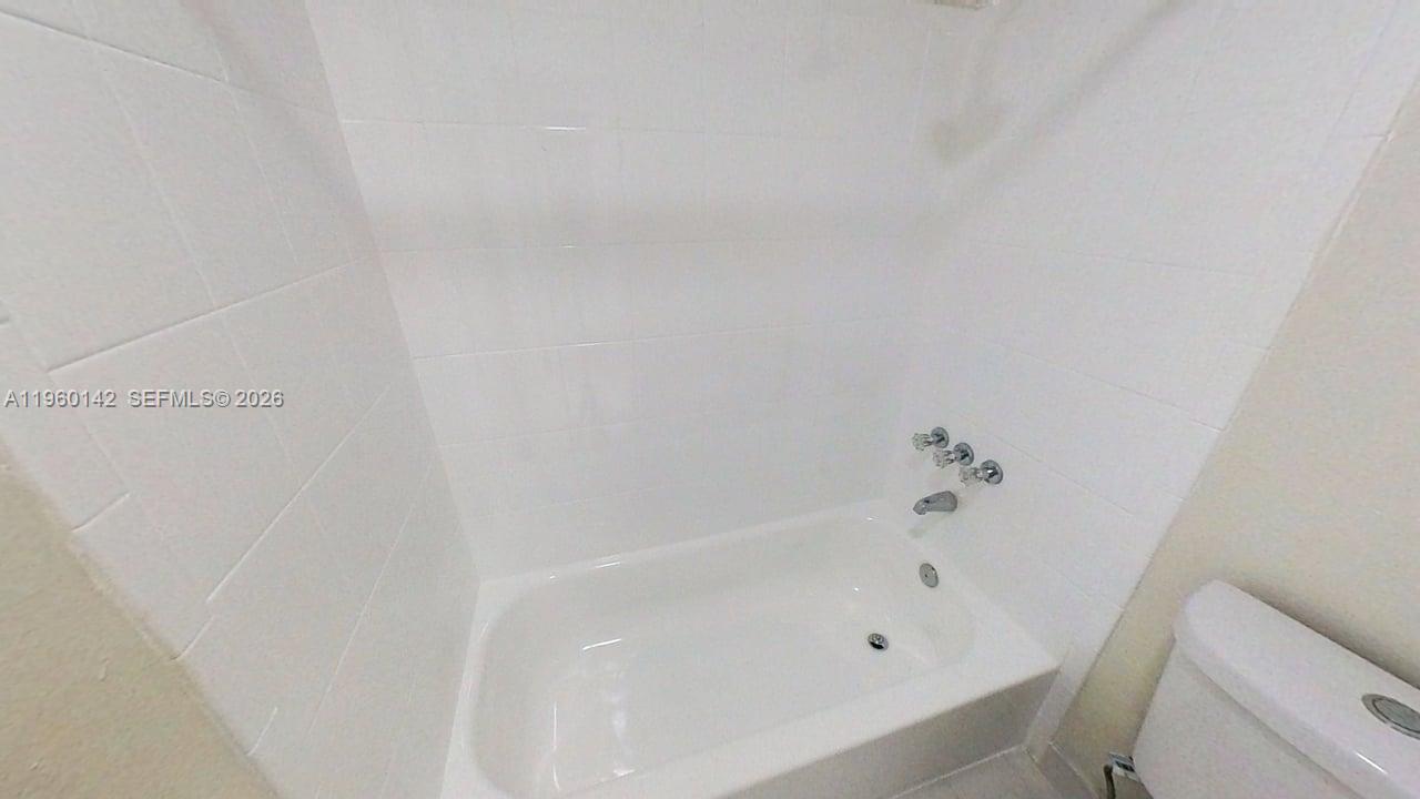 9970 Southwest 88th Street, Unit 9149 Miami, FL 33176 - Photo 16 of 28 Bathroom With Tub