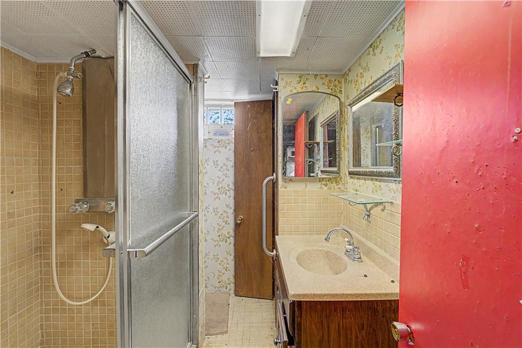212 Singer Avenue McKees Rocks, PA 15136 - Photo 24 of 38