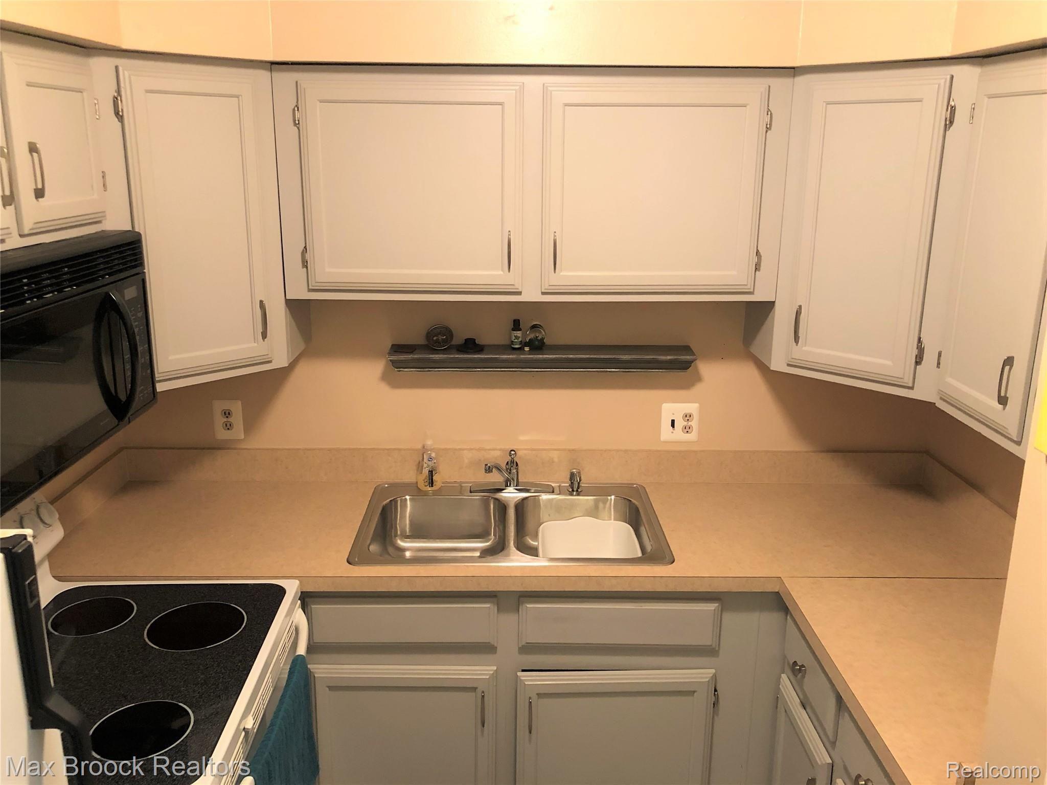29273 Hayes Road, Unit 7 Warren, MI 48088 - Photo 12 of 36 7.kitchen
