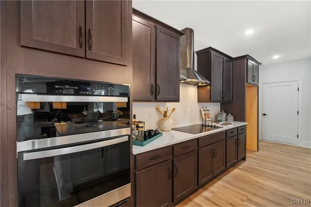 $675,000 | 4523 Hollyshire Way, Clay, NY 13041