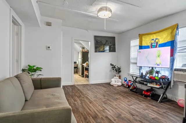 $209,000 | 2802 North Girard Avenue, Minneapolis, MN 55411