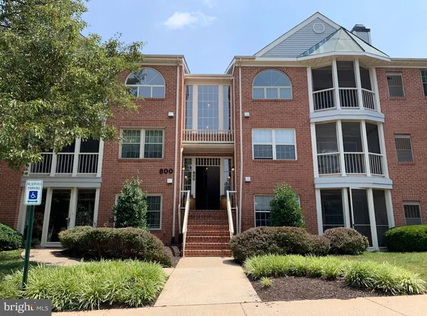 $2,450 | 800 Amber Tree Court, Unit 103, Gaithersburg, MD 20878
