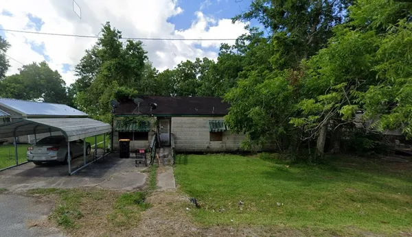 $1,400 | 1012 Houston Street, Anahuac, TX 77514