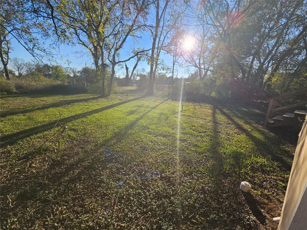 $1,400 | 1012 Houston Street, Anahuac, TX 77514