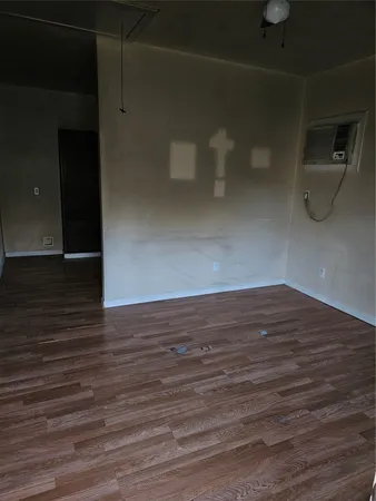 $1,400 | 1012 Houston Street, Anahuac, TX 77514