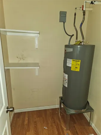 $1,400 | 1012 Houston Street, Anahuac, TX 77514