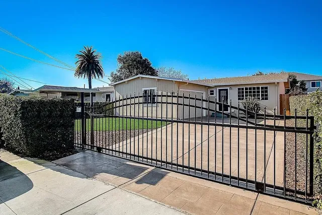 $4,300 | 463 Larkspur Drive, East Palo Alto, CA 94303