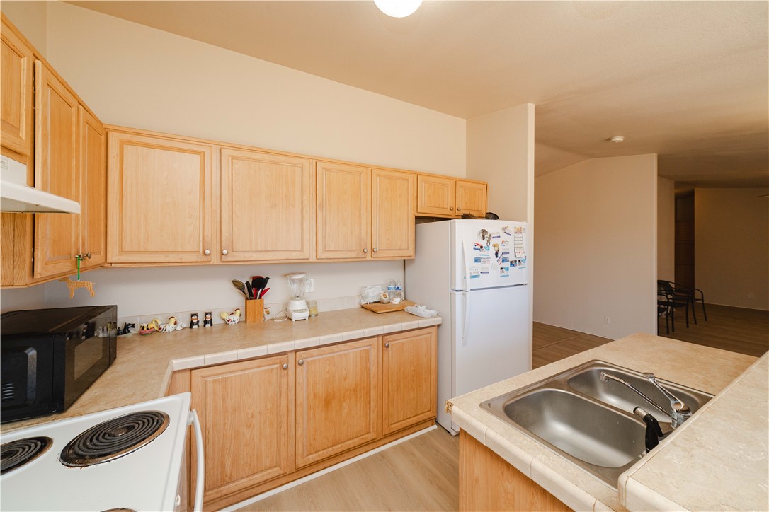 4729 Stewart Mountain Road Golden Valley, AZ 86413 - Photo 8 of 28 a kitchen with a sink stove and refrigerator