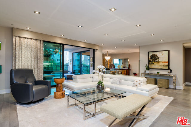 432 North Oakhurst Drive, Unit 407 Beverly Hills, CA 90210 - Photo 11 of 38