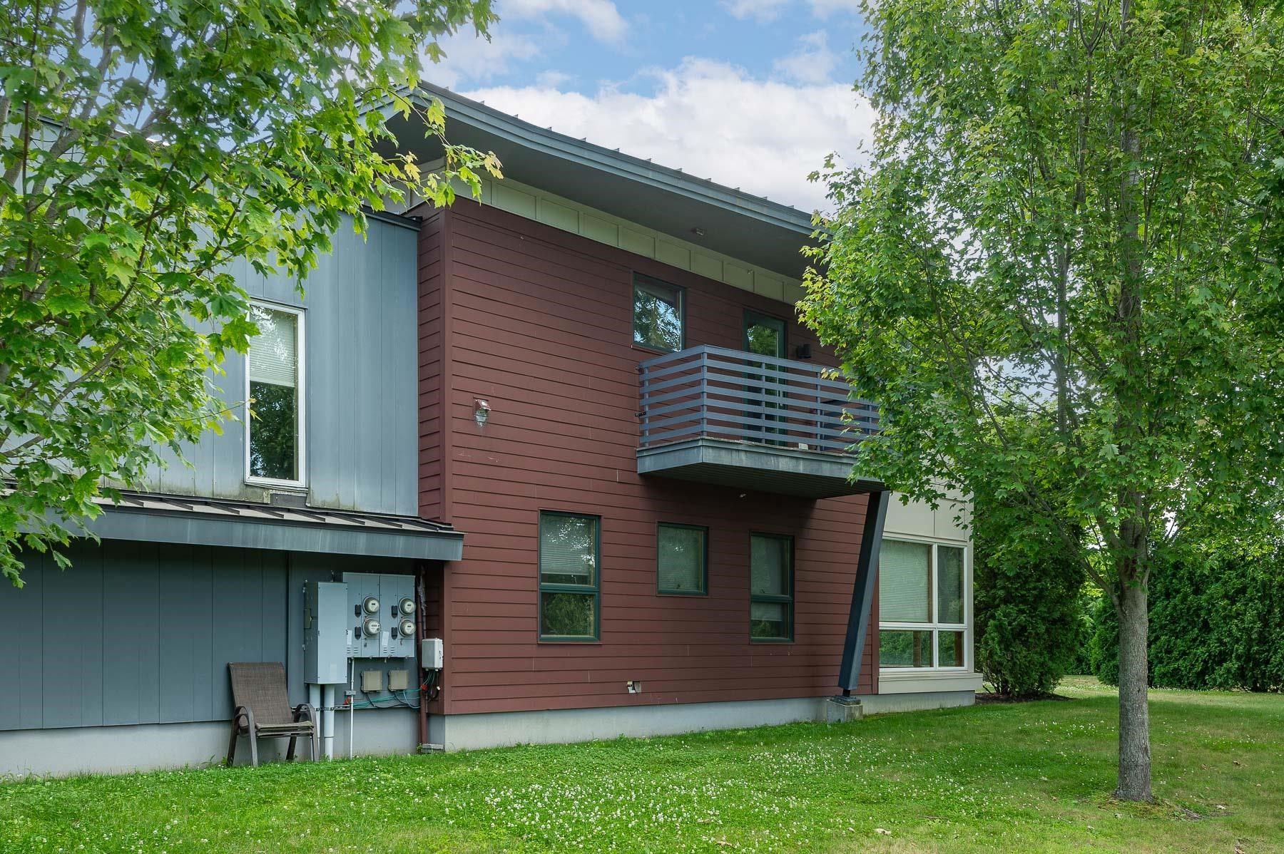 659 Dennett Street, Unit 1 Portsmouth, NH 03801 - Photo 3 of 28