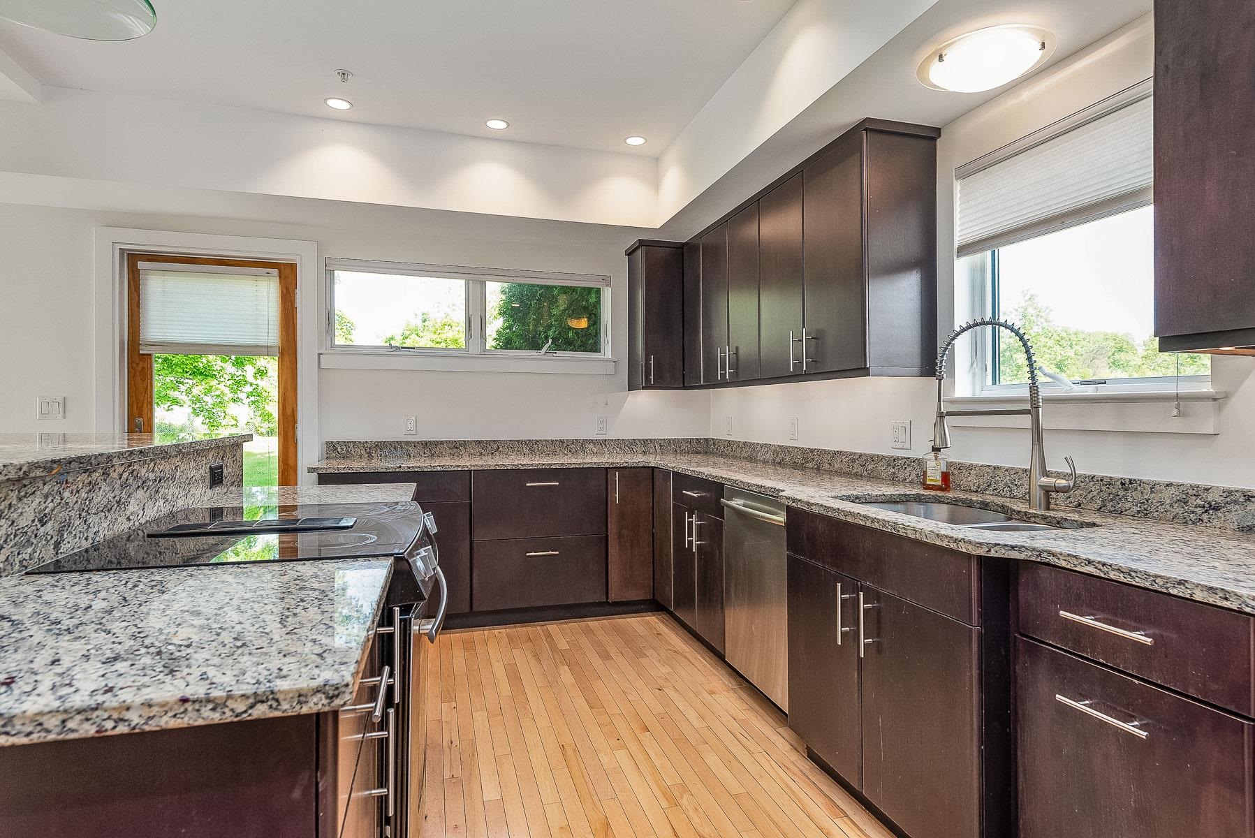 659 Dennett Street, Unit 1 Portsmouth, NH 03801 - Photo 6 of 28