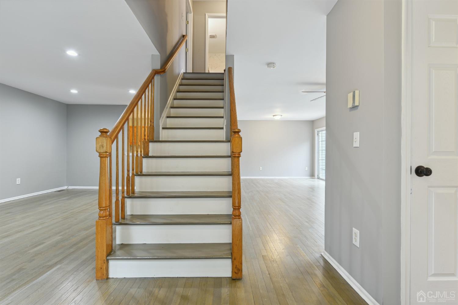 268 Retta Court Piscataway, NJ 08854 - Photo 3 of 44 Gallery Image 3