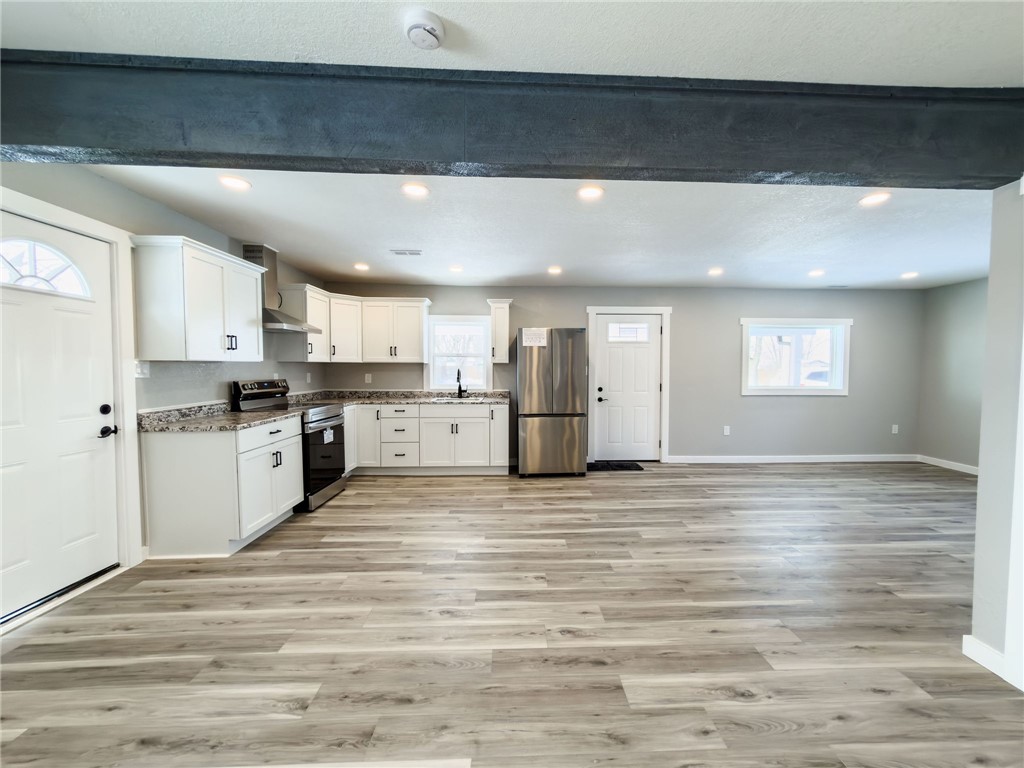 804 Southwest 3rd Street Casey, IL 62420 - Photo 5 of 33