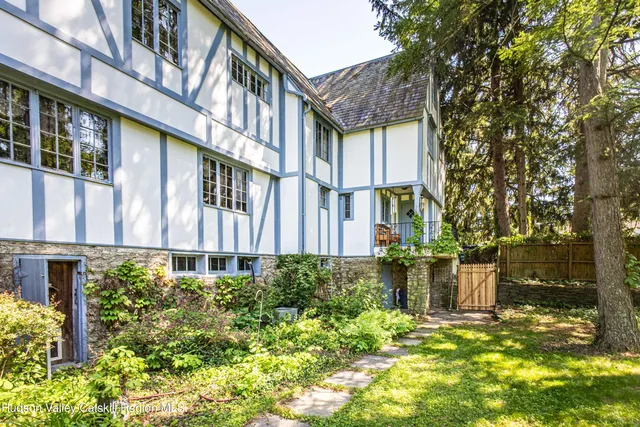 $1,150,000 | 2 Malden Avenue, Saugerties, NY 12477