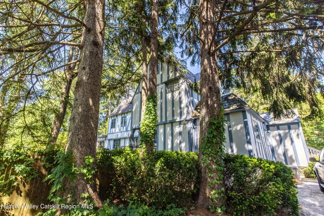 $1,150,000 | 2 Malden Avenue, Saugerties, NY 12477