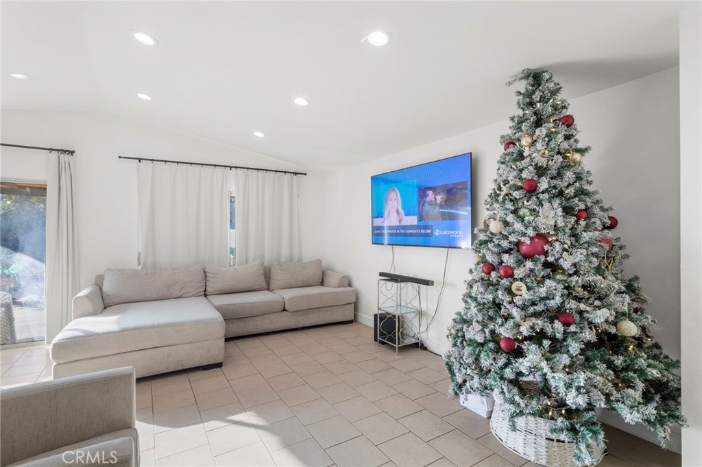 23407 Rolanda Drive Moreno Valley, CA 92553 - Photo 6 of 22