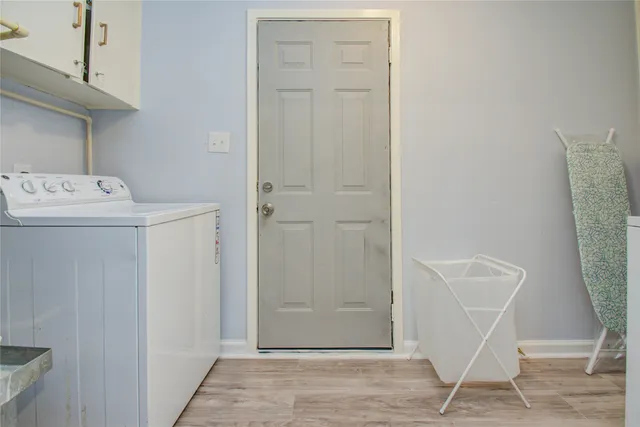 a view of utility room