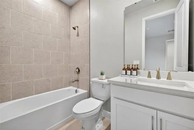 $772,000 | 18448 Vista Pk Drive, Venice, FL 34293