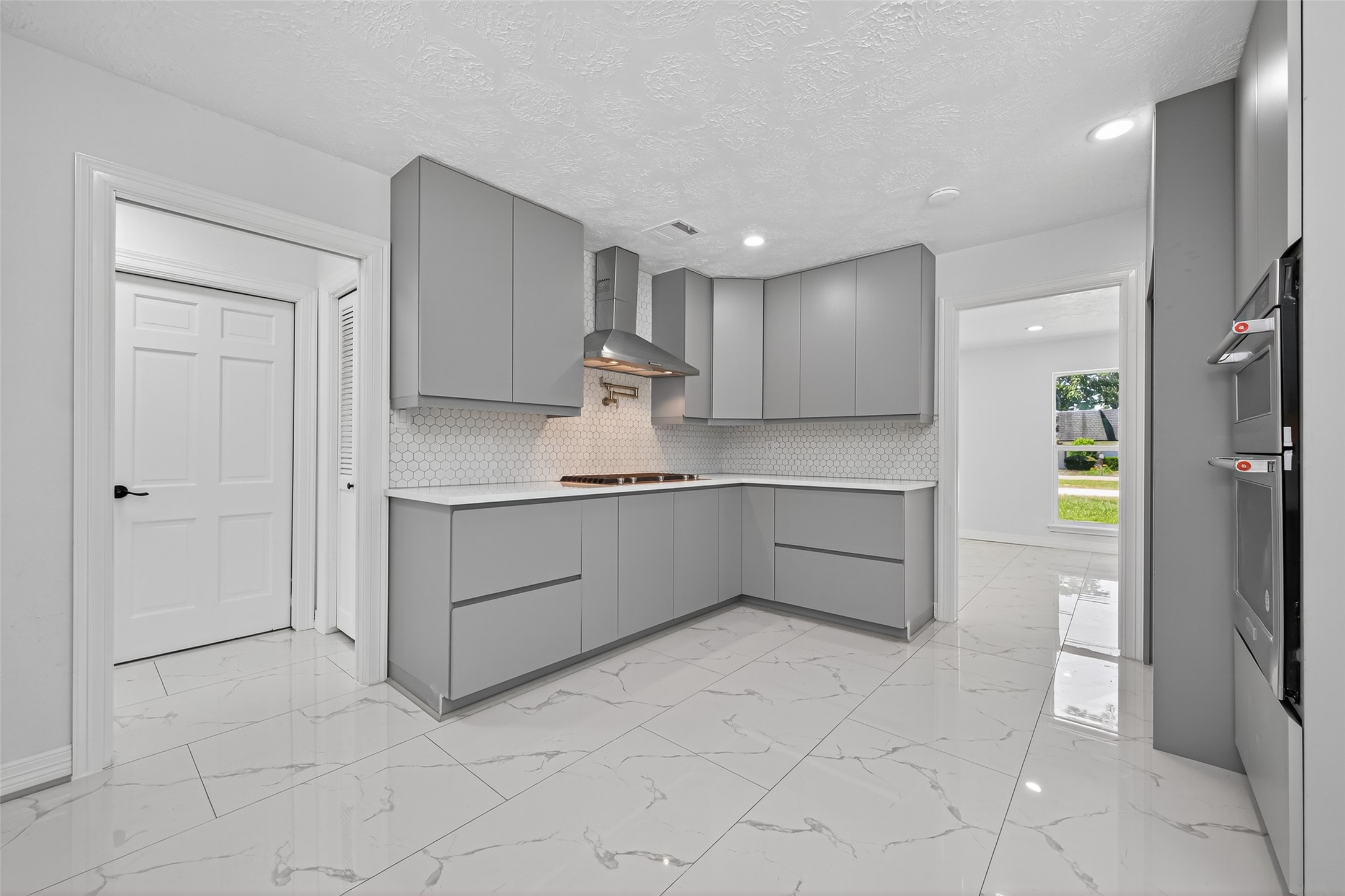 559 Hampton Road Conroe, TX 77302 - Photo 16 of 49