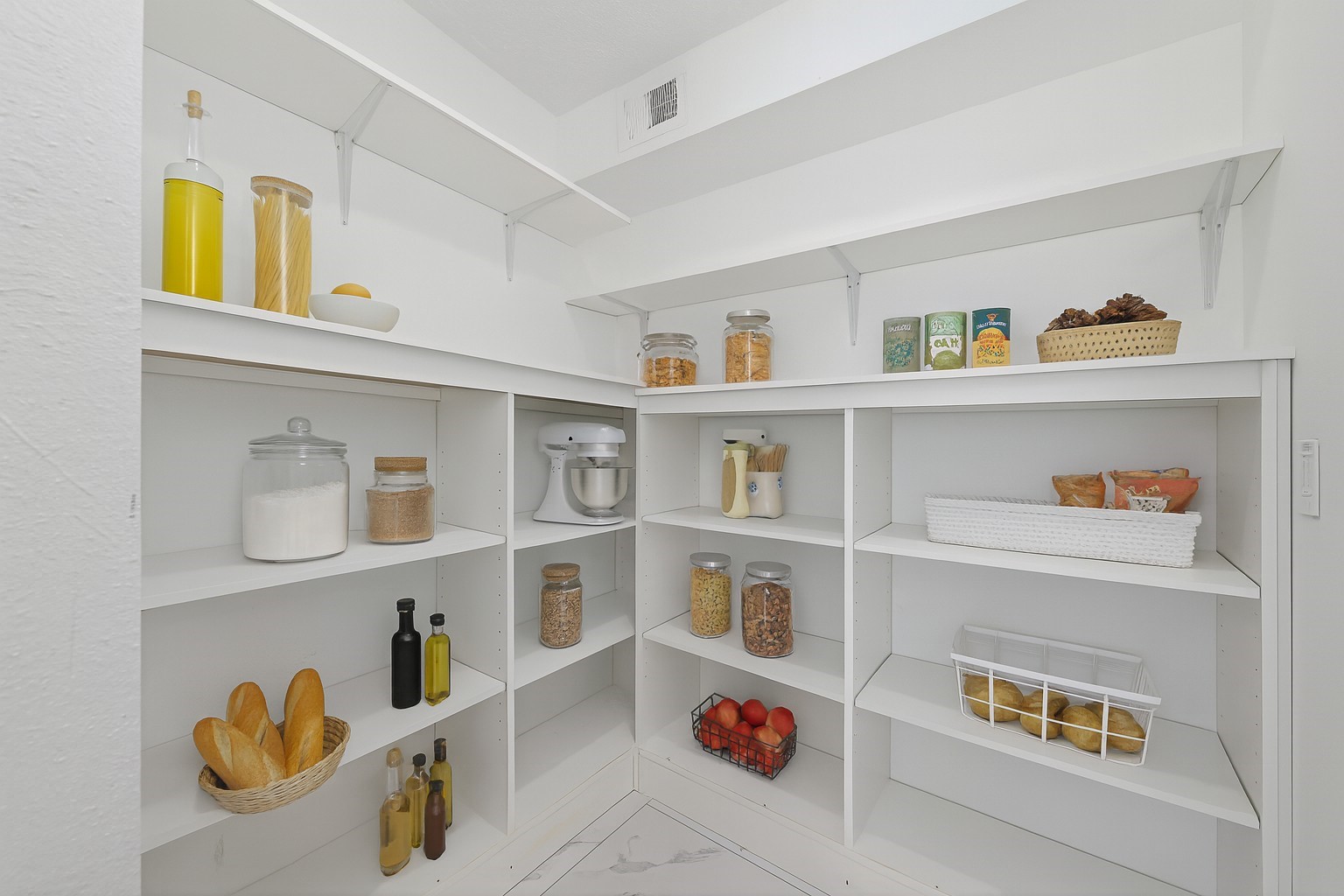 559 Hampton Road Conroe, TX 77302 - Photo 17 of 49