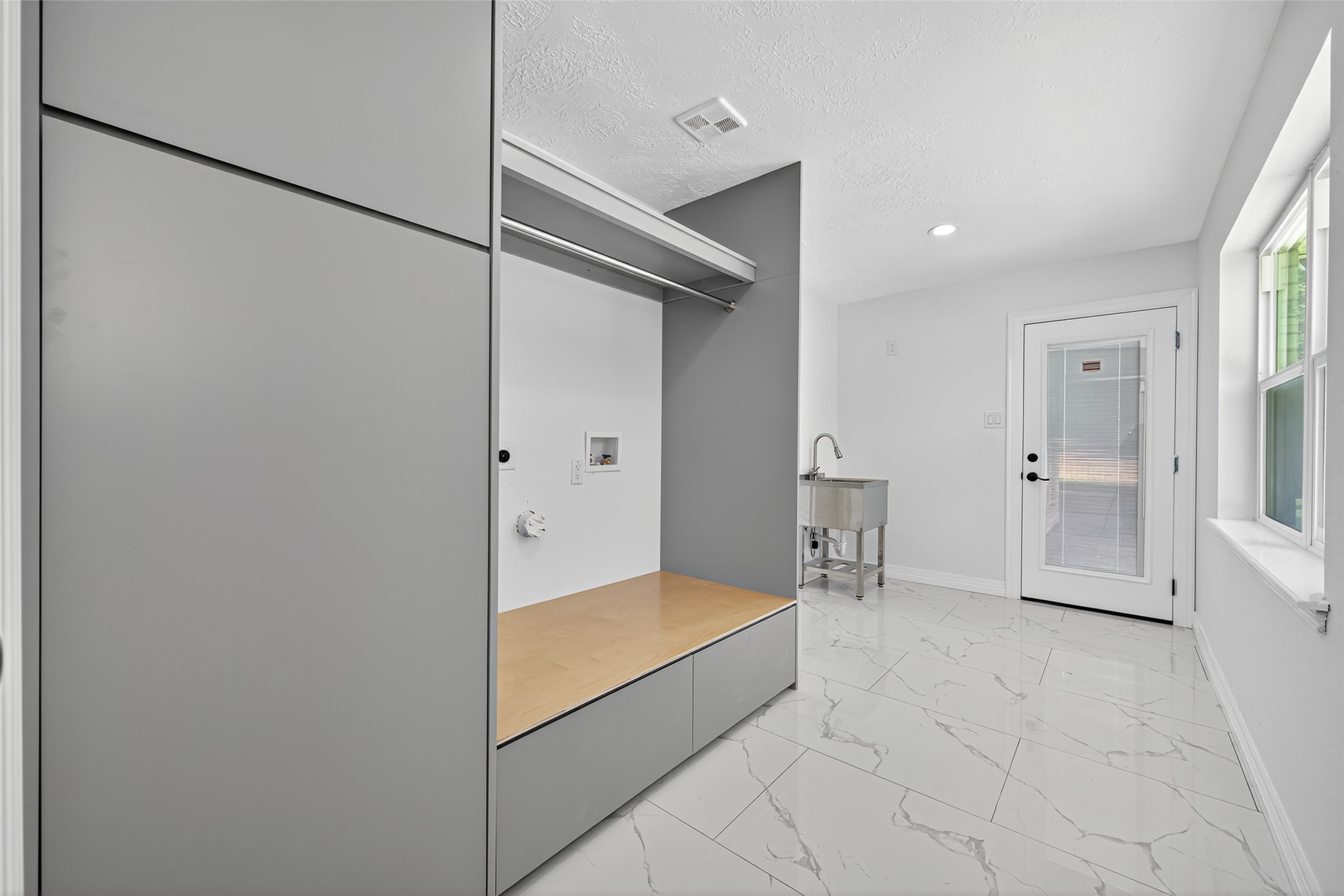 559 Hampton Road Conroe, TX 77302 - Photo 20 of 49 Utility Room