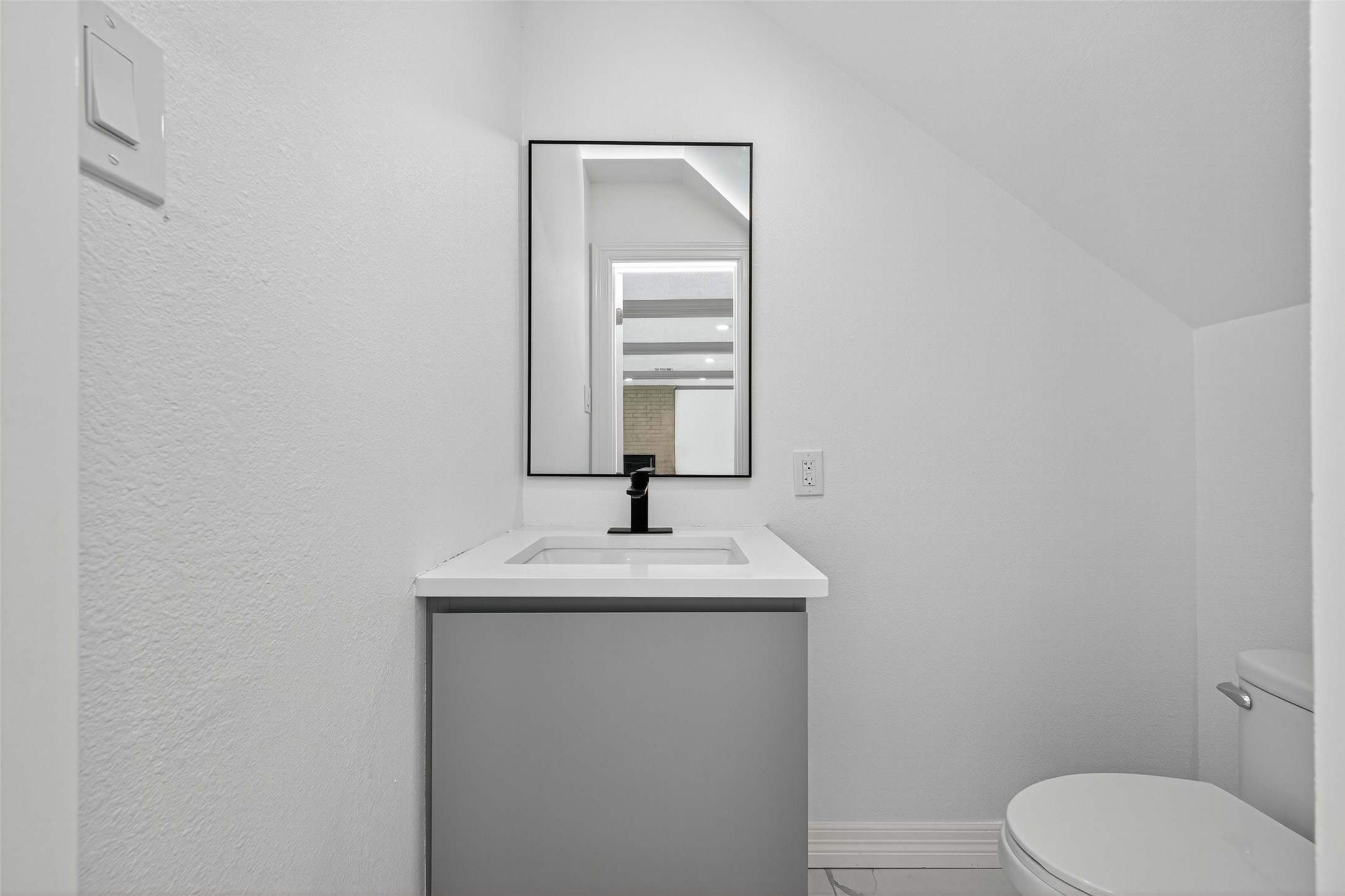 559 Hampton Road Conroe, TX 77302 - Photo 21 of 49 Hafl Bath