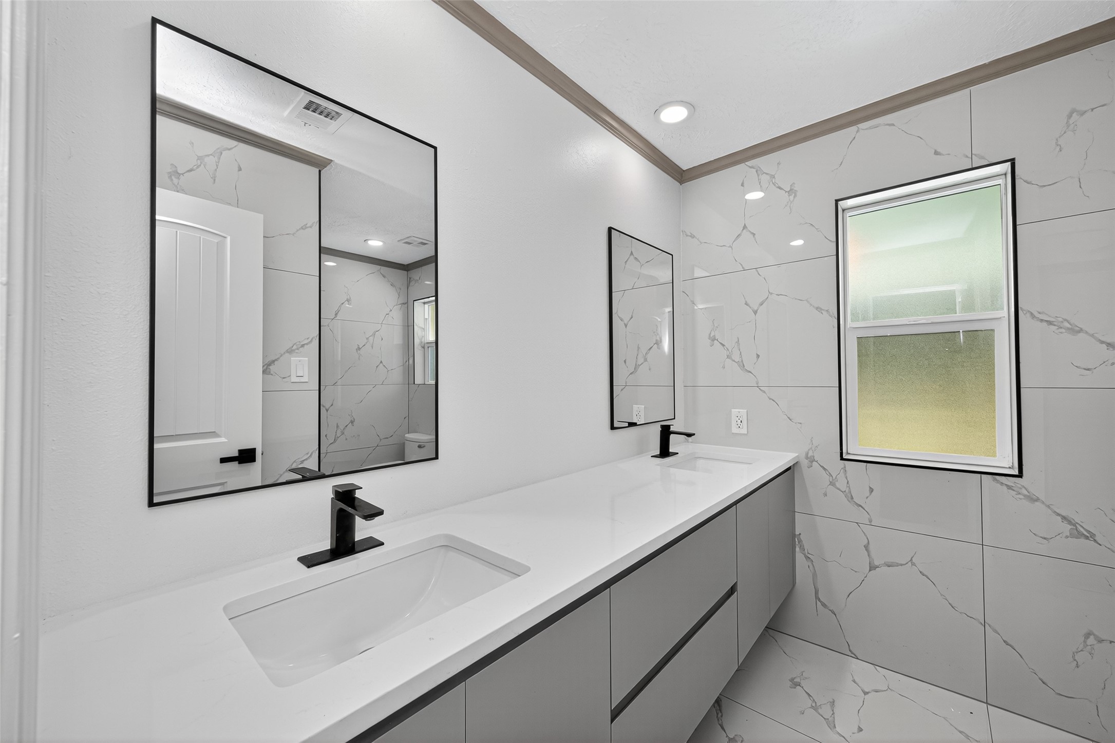 559 Hampton Road Conroe, TX 77302 - Photo 34 of 49 Bathroom