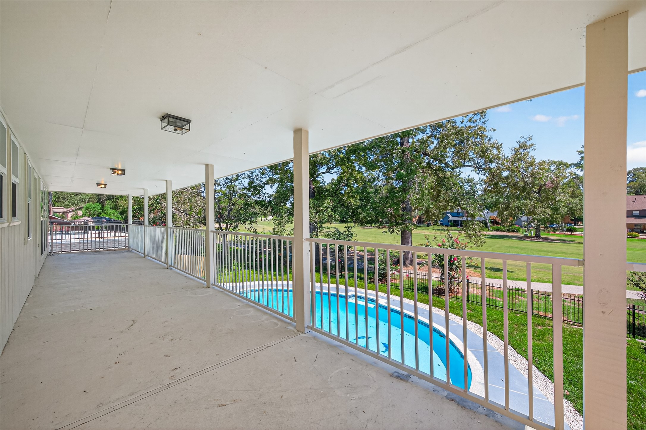 559 Hampton Road Conroe, TX 77302 - Photo 38 of 49 Balcony!