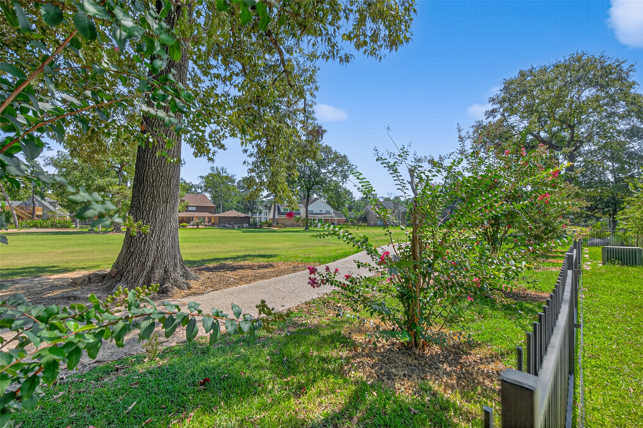 559 Hampton Road Conroe, TX 77302 - Photo 41 of 49