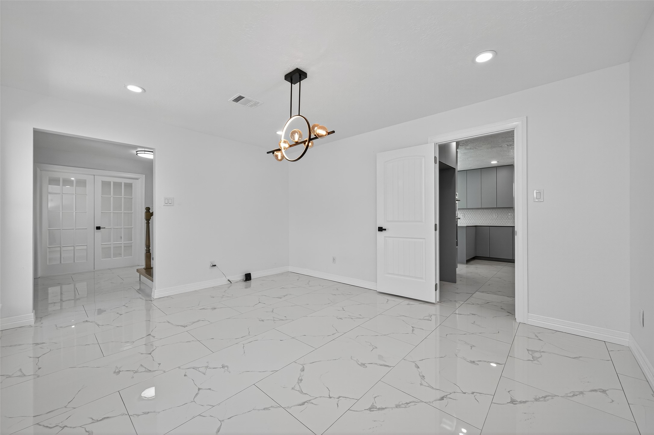 559 Hampton Road Conroe, TX 77302 - Photo 8 of 49