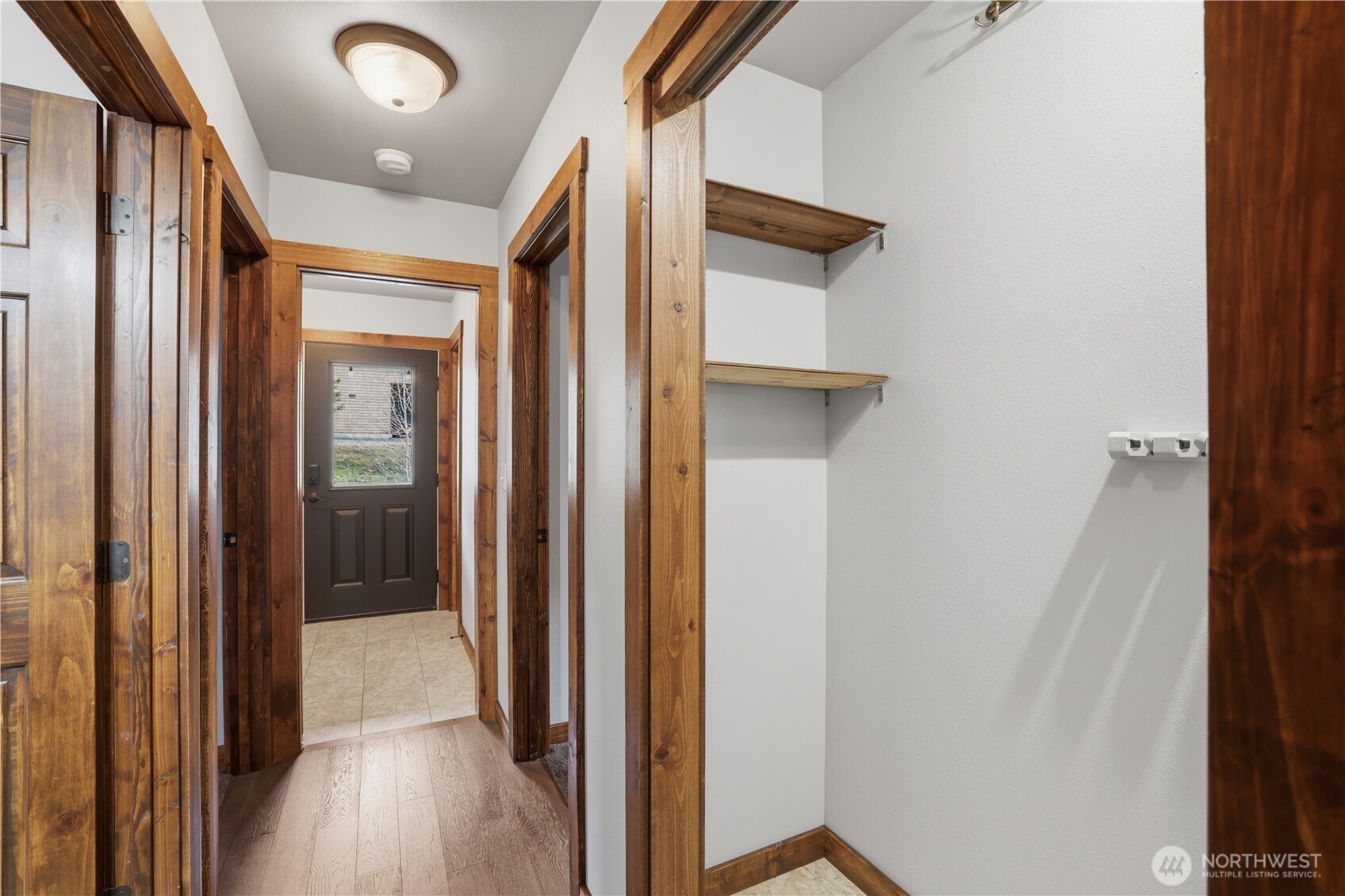 90 Rockberry Loop Ronald, WA 98940 - Photo 5 of 40 a view of a hallway with wooden floor and entryway