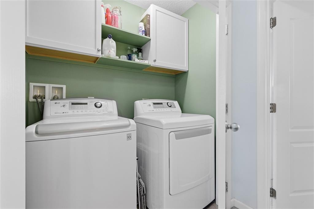44 Coolidge Drive McKees Rocks, PA 15136 - Photo 28 of 36 a utility room with dryer and washer