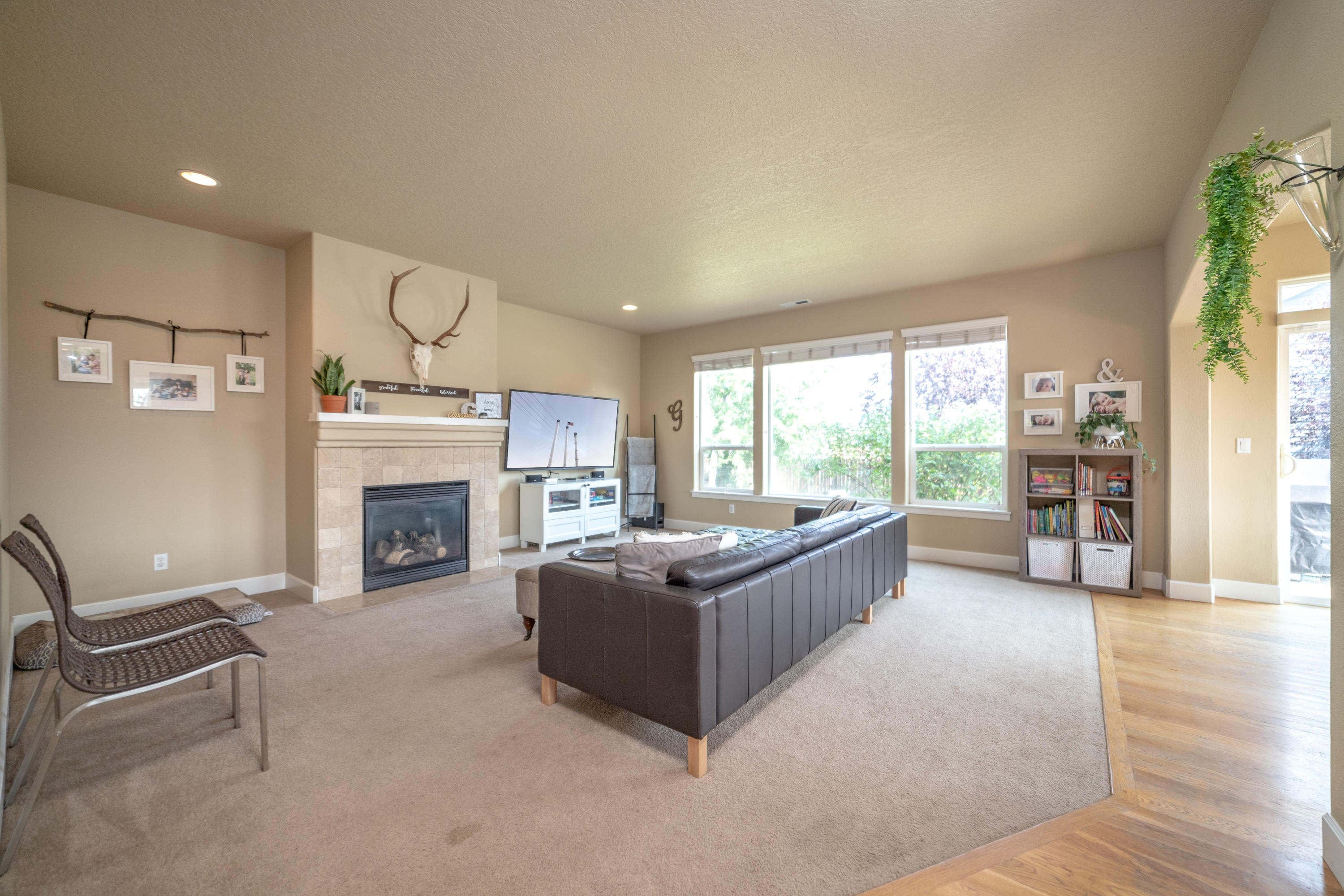 20754 Kilbourne Loop Bend, OR 97701 - Photo 9 of 45 PhotoMyListing-10