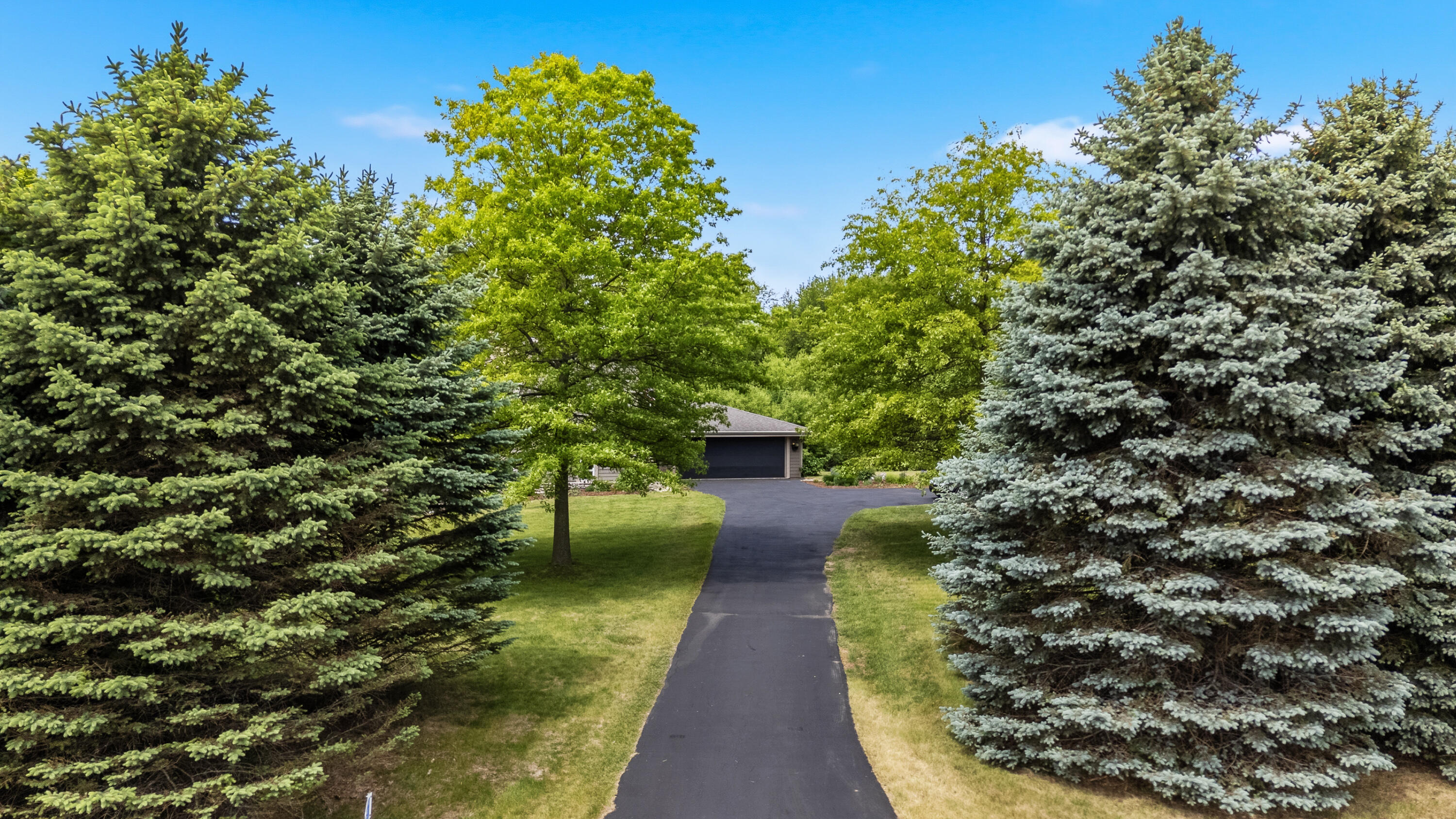 2953 Kettle Moraine Road Hartford, WI 53027 - Photo 28 of 58 Private Driveway to Property