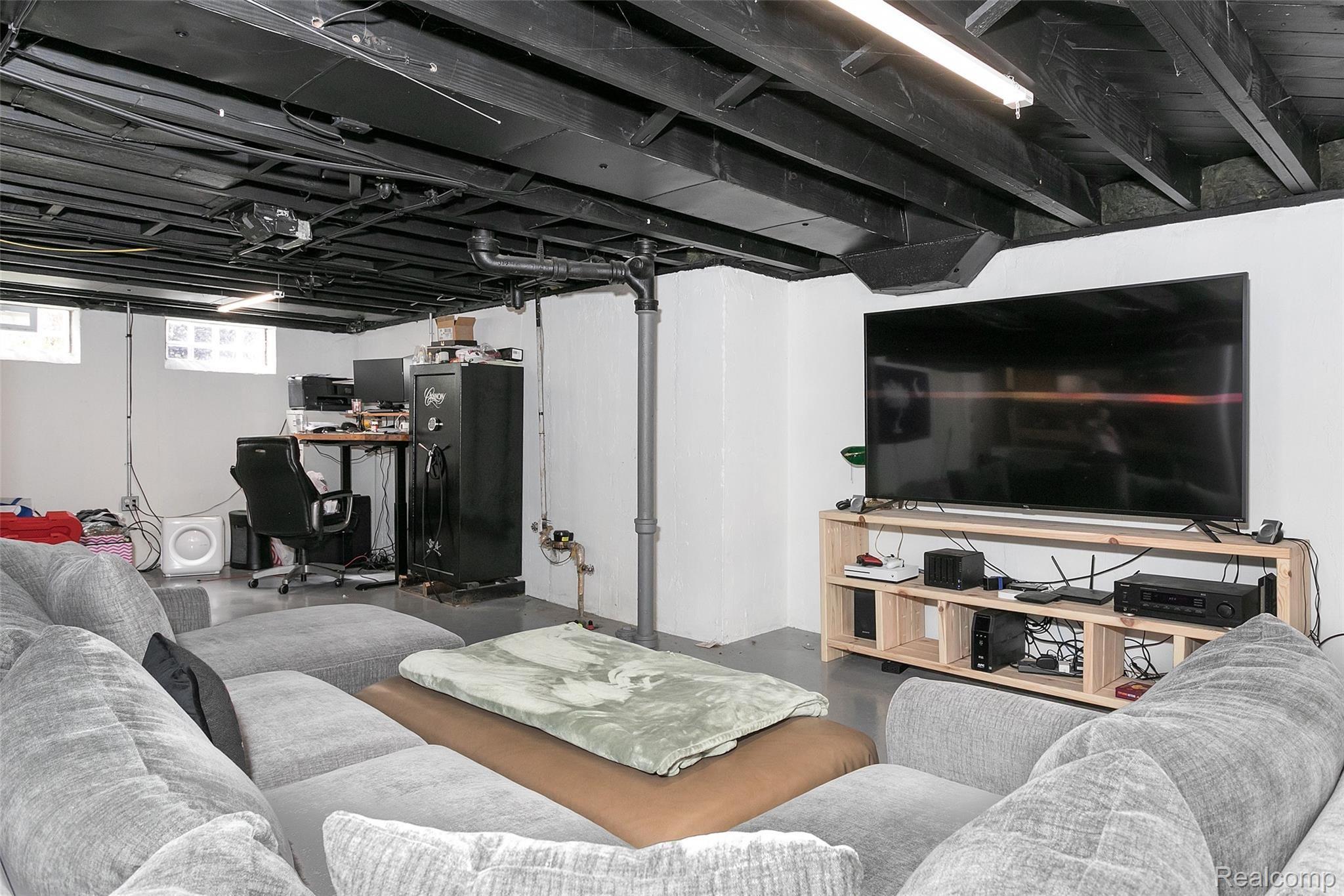 217 Normandy Road Royal Oak, MI 48073 - Photo 16 of 21 Normandy-19.jpg