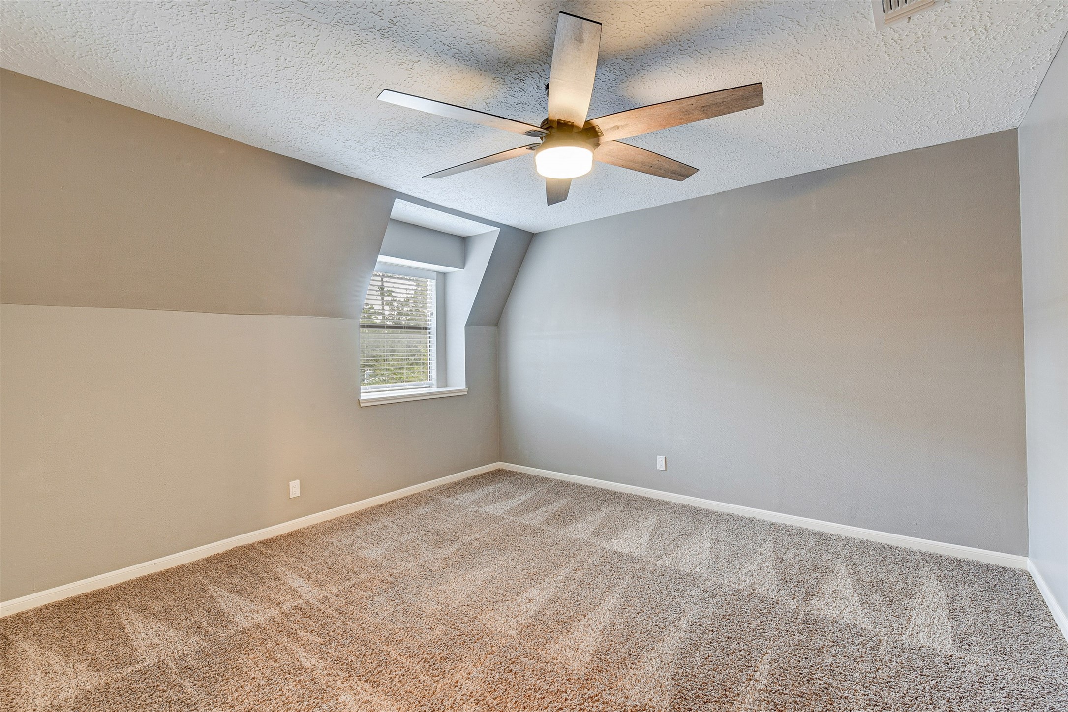 18310 Lake Oaks Drive Spring, TX 77388 - Photo 21 of 31 an empty room with a window and ceiling fan