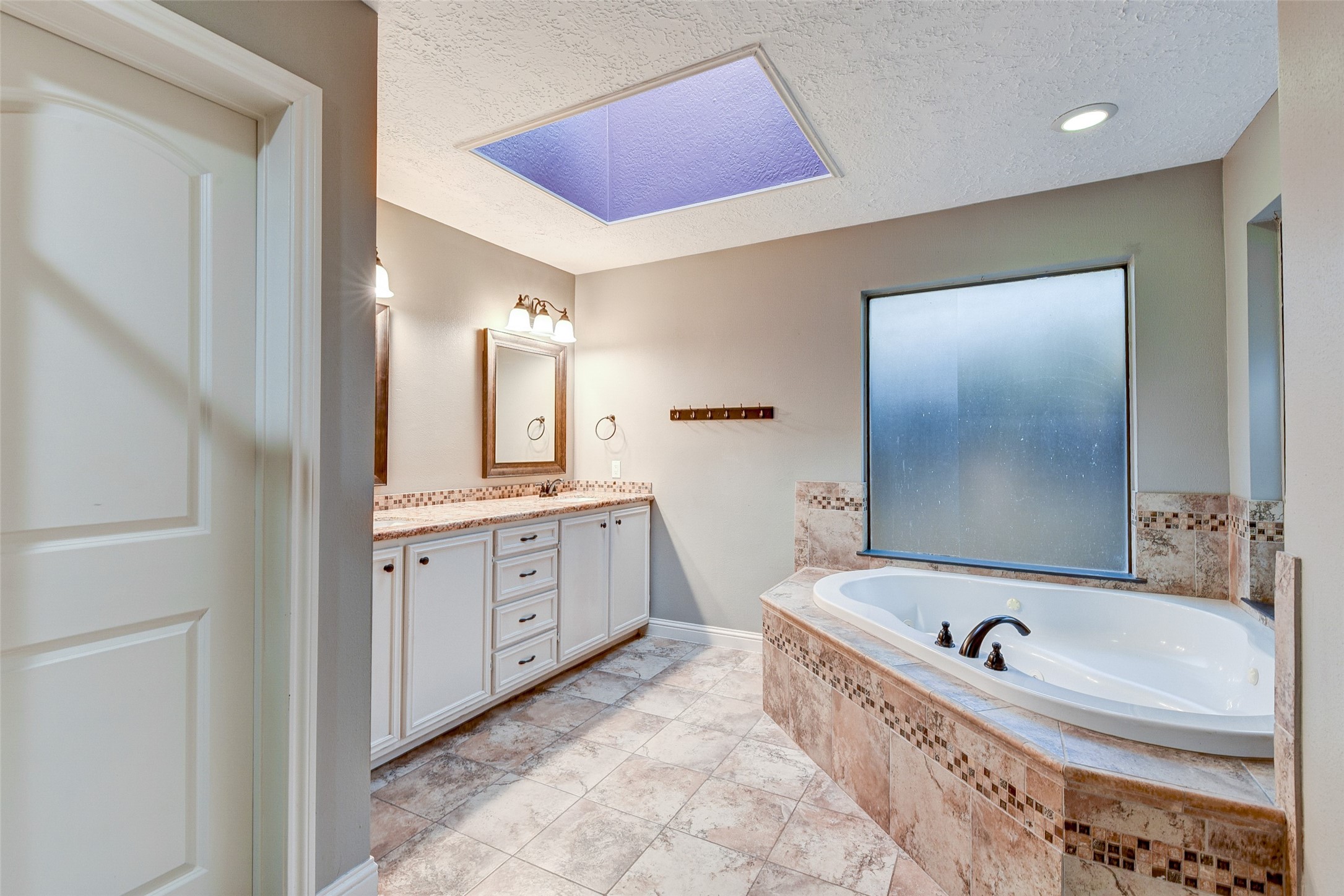 18310 Lake Oaks Drive Spring, TX 77388 - Photo 27 of 31 a bathroom with a tub sink and mirror