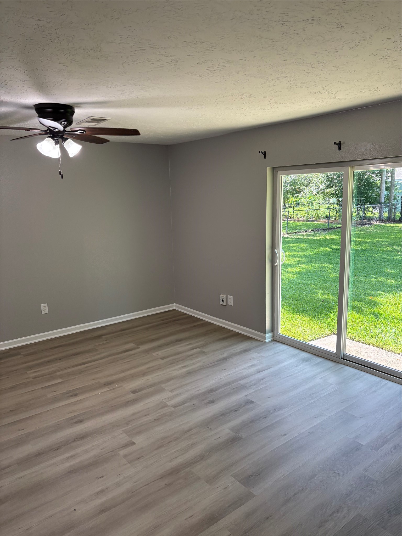 226 East Dumble Street Alvin, TX 77511 - Photo 7 of 11