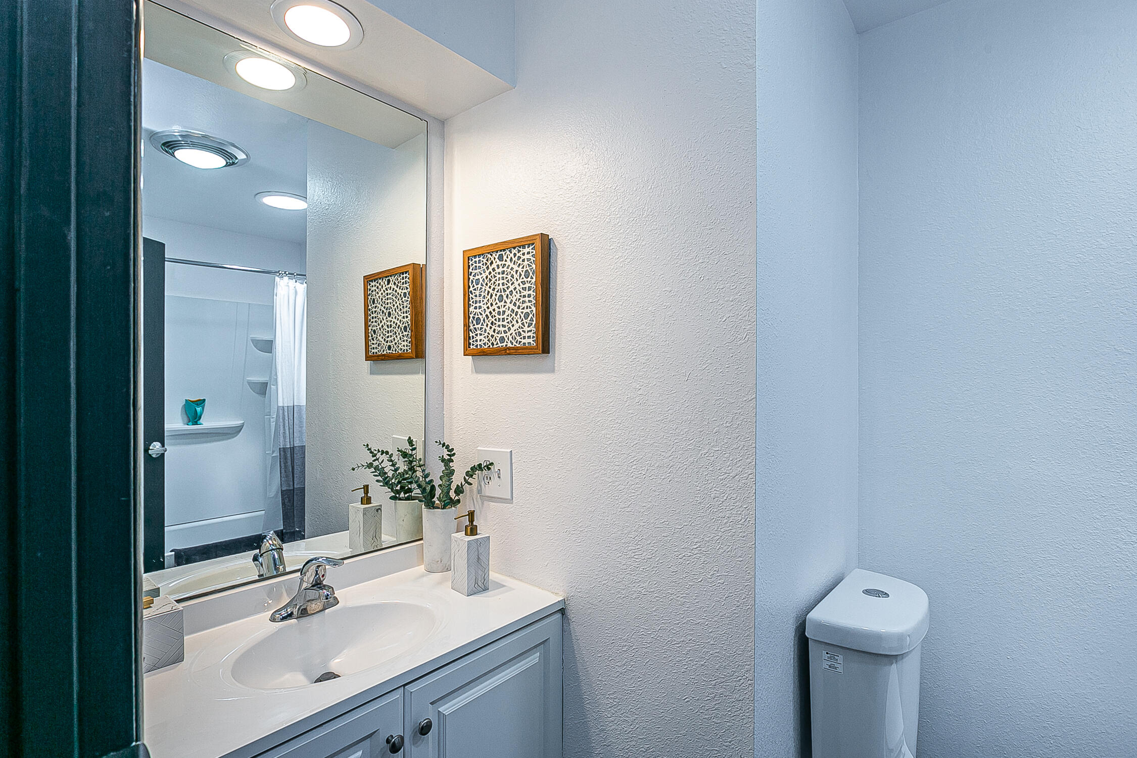 5375 Campbell Road Lompoc, CA 93436 - Photo 23 of 48 a bathroom with a sink mirror and vanity