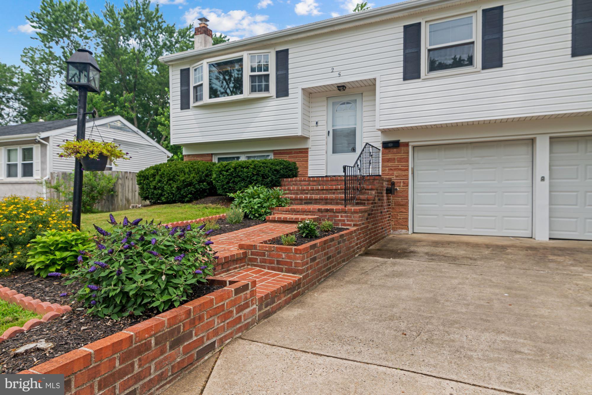 25 Bancroft Road Marlton, NJ 08053 - Photo 4 of 36 and planters