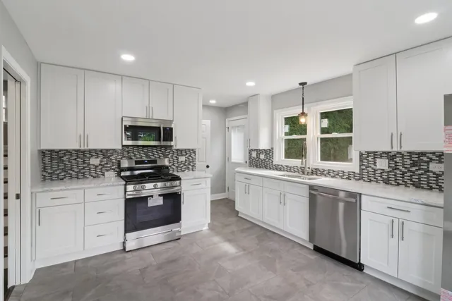 $579,900 | 333 Elm Street, Glen Ellyn, IL 60137