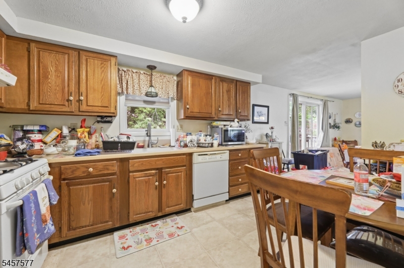 15 Garfield Road Parsippany, NJ 07054 - Photo 8 of 33 Gallery Image 8