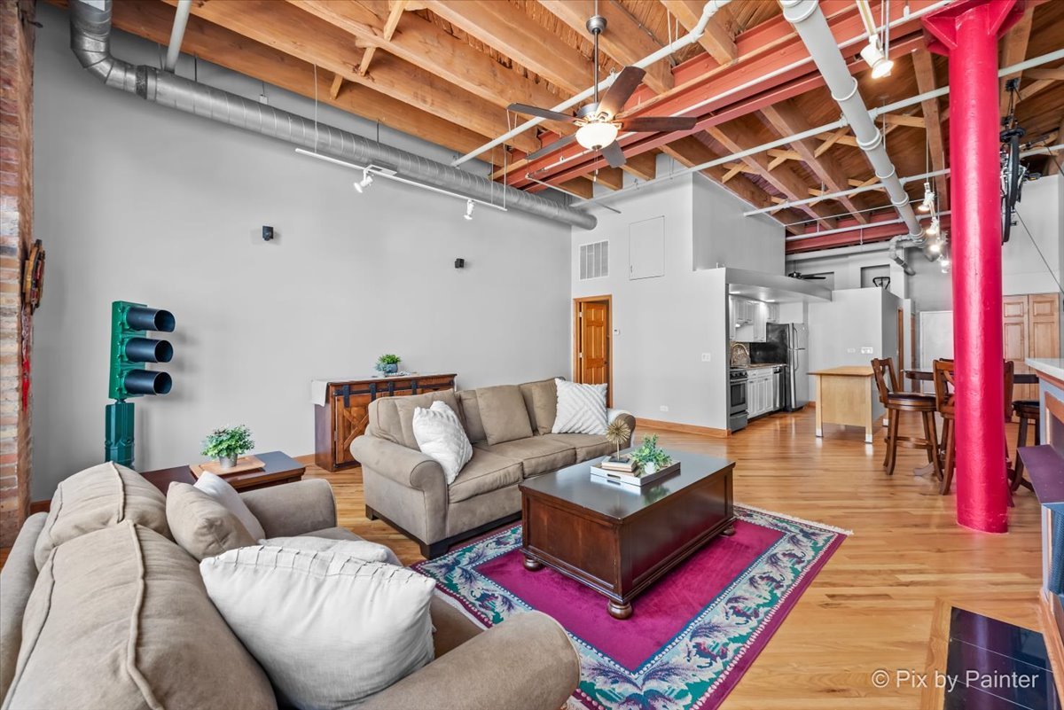 1601 South Indiana Avenue, Unit 306 Chicago, IL 60616 - Photo 11 of 25 a living room with furniture and a rug