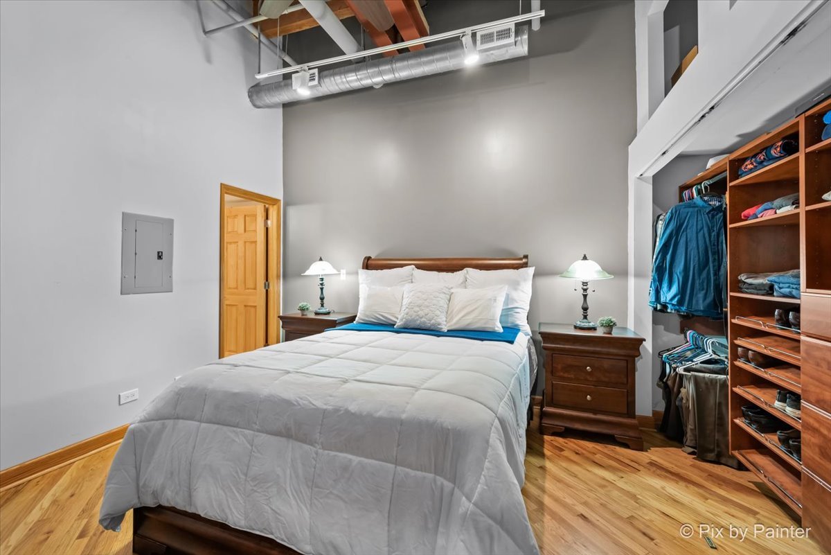 1601 South Indiana Avenue, Unit 306 Chicago, IL 60616 - Photo 14 of 25 a bedroom with a bed and a flat tv screen