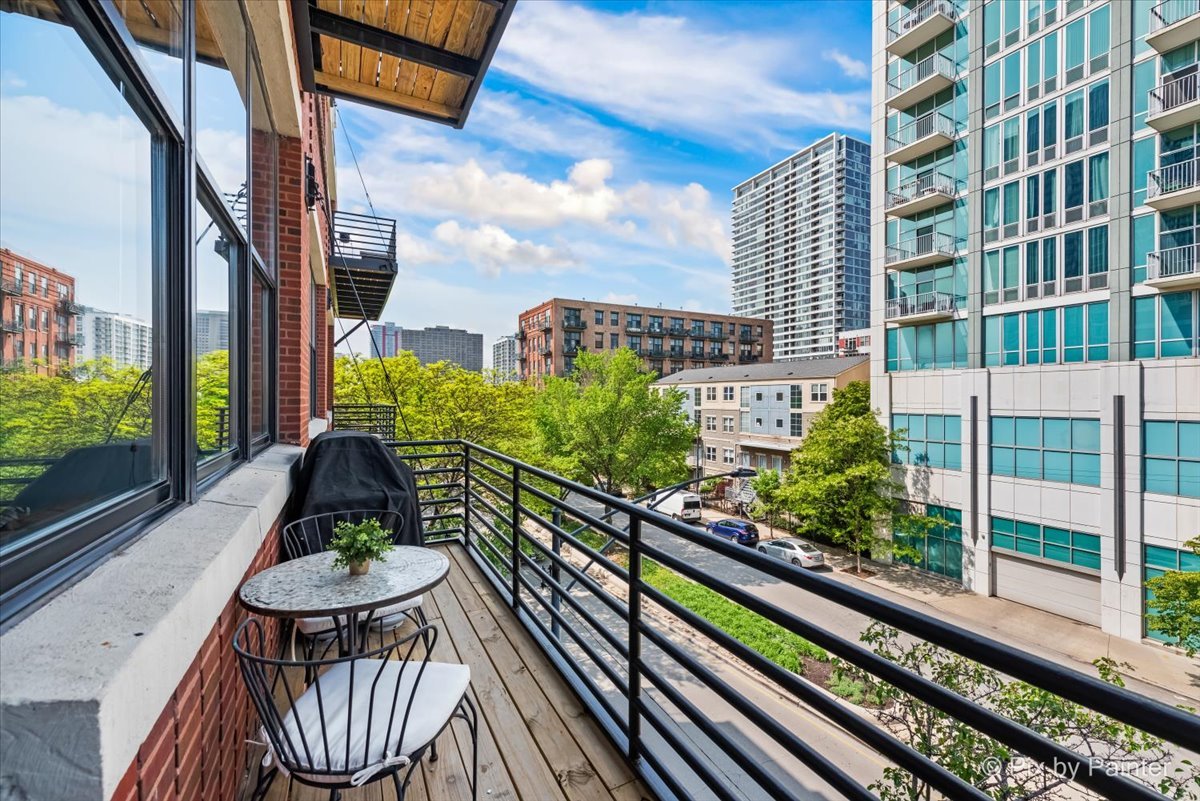 1601 South Indiana Avenue, Unit 306 Chicago, IL 60616 - Photo 17 of 25 a view of balcony with furniture