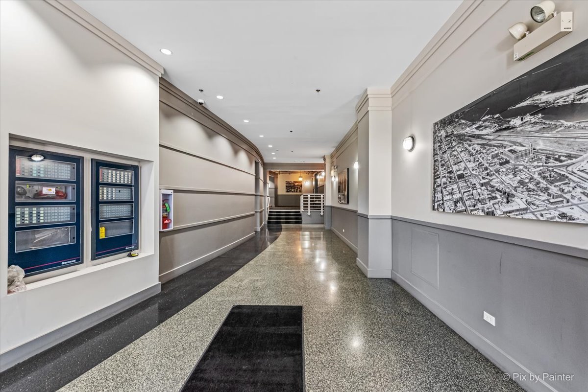 1601 South Indiana Avenue, Unit 306 Chicago, IL 60616 - Photo 2 of 25 a view of gallery with wooden floor